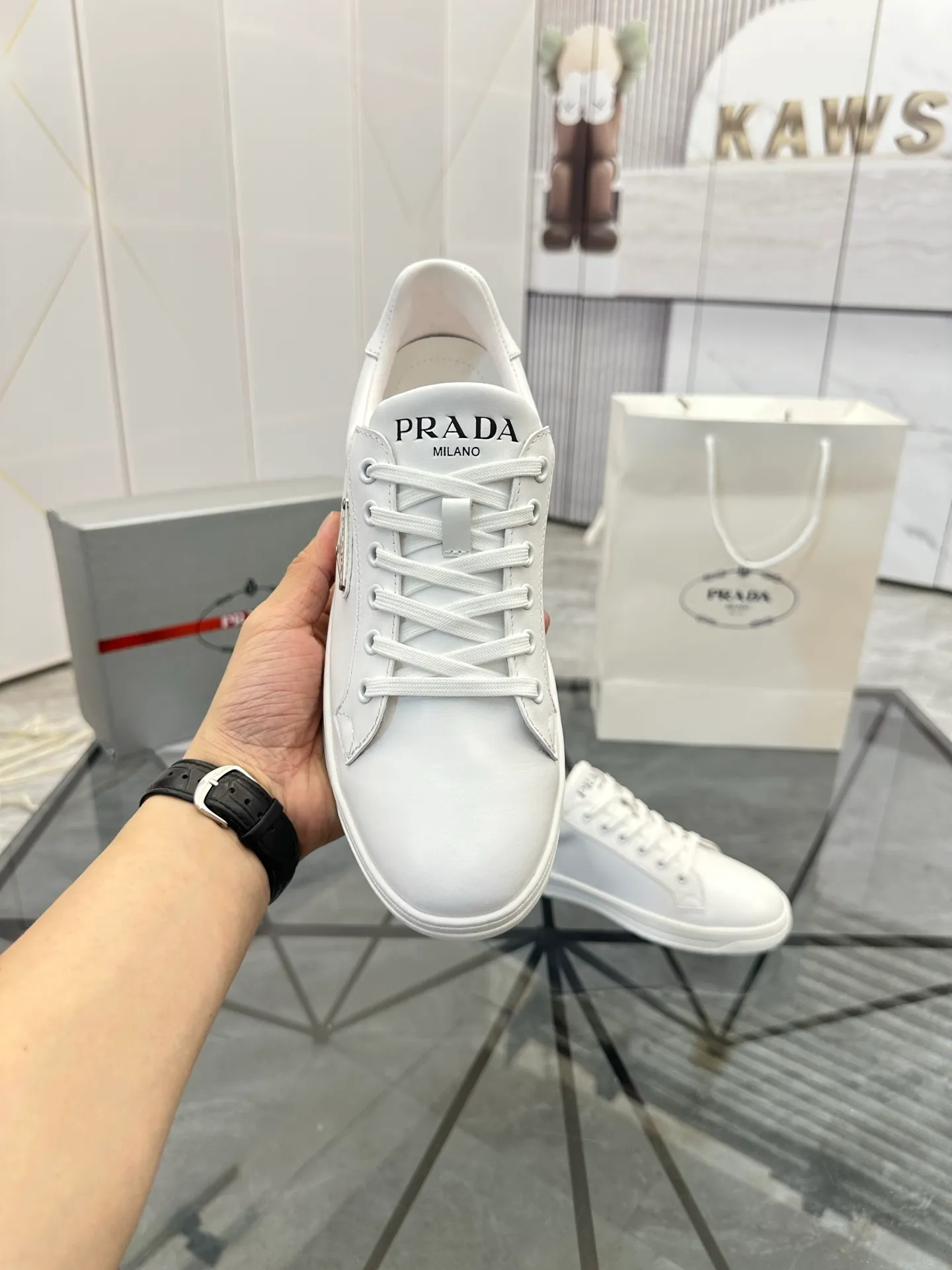Men's shoes for sale 💰: 💰P540¥ High-end top quality Product trademark: Prada *"Prada*" low-top casual shoes Regular size: 38-45 (can be customized to 46) Product materials: imported first-layer cowhide for the upper, water-dyed cowhide lining, cowhide feet, original outsole. No.: 001